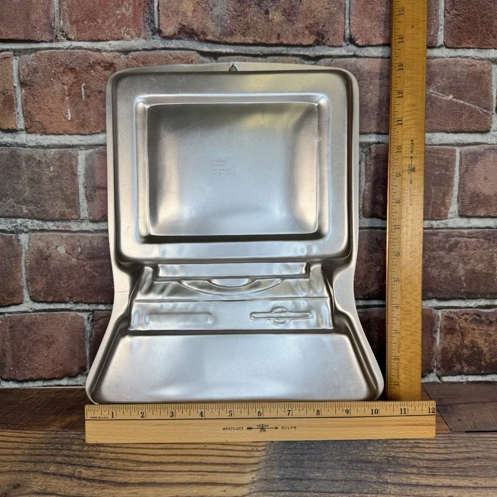 WILTON‎ Computer Cake Pan Aluminum Baking Happy Birthday Mac 1997 2105-1519